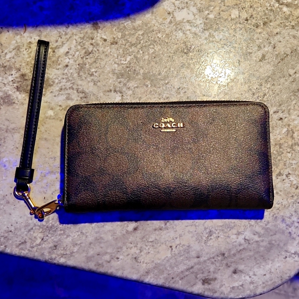 Coach wallet w/wristlet